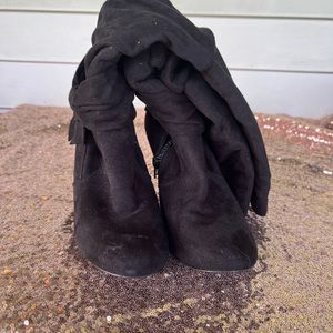 Zippered suede boots